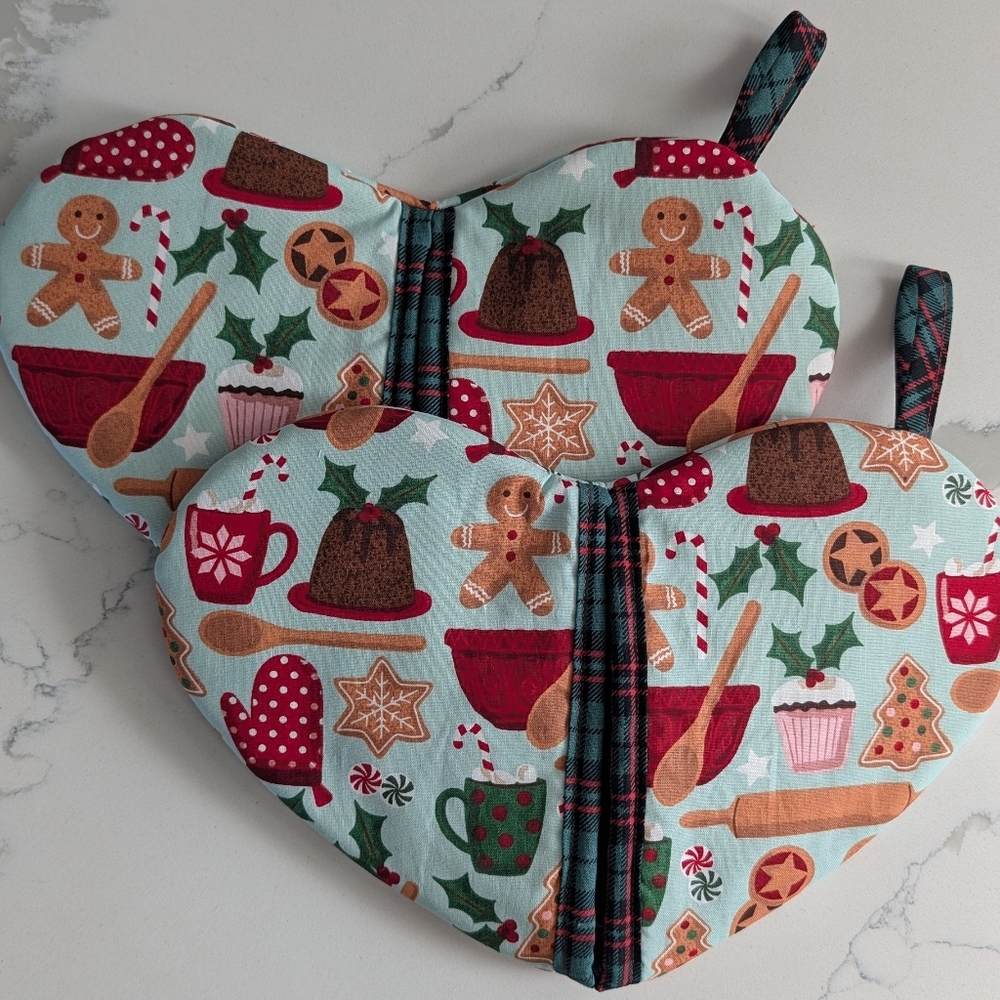 Custom Heart-Shaped Oven Mitt - Holiday print